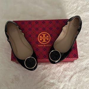 Black and Gold Tory Burch Patent Leather Ballet Flats Size 7